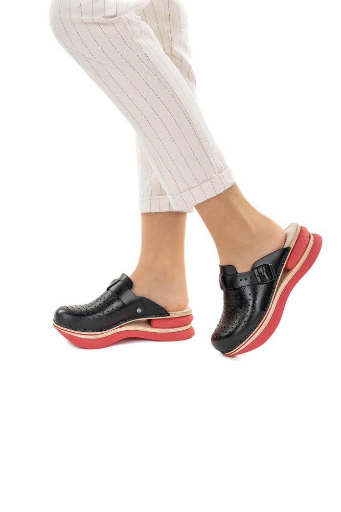 Black-Red Leather Clogs – Natural Comfort & Everyday Support